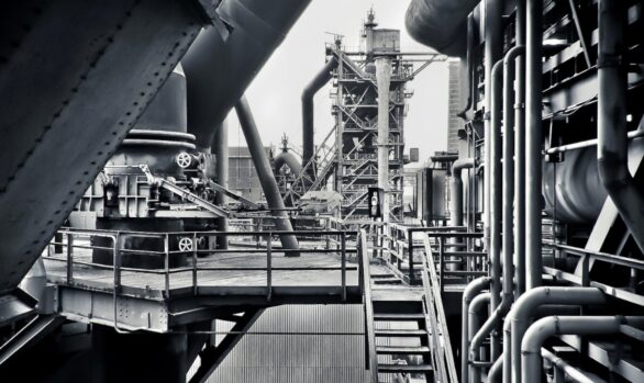 Monitoring the health status of industrial plants